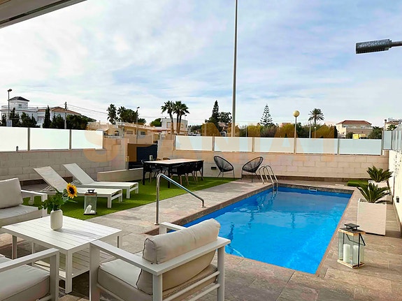 Bilder fra tilsvarende villa