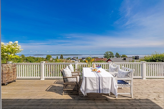 Nordvik v/Caroline Wivestad har gleden av å ønske velkommen til Damgata 49!