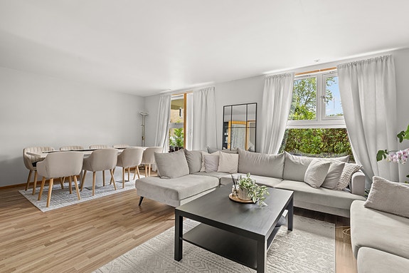 Velkommen til visning av Granbergstubben 72 - Romslig og innholdsrikt rekkehus over 2 plan