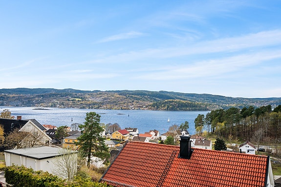 Nydelig utsikt og flott solforhold i Solveien 9 B