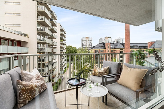 Gjennomgående 4-roms selveier med sydvendt balkong på ca. 10 m².