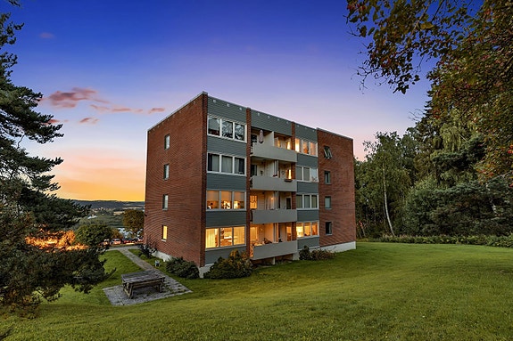 Eiendomsmegler Krogsveen v/Eskil R. Tyskeberget ønsker velkommen til Prost Refsums veg 23