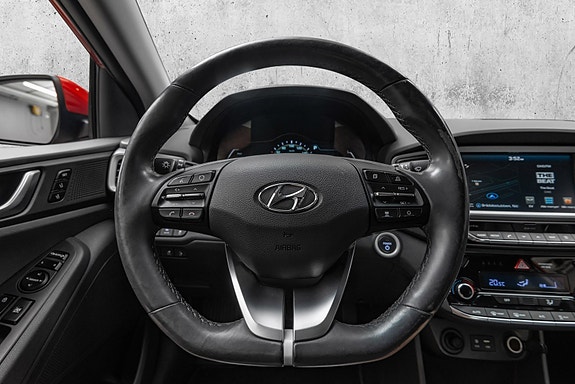 Hyundai IONIQ 17 of 30