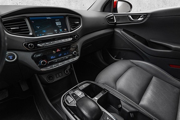Hyundai IONIQ 21 of 30
