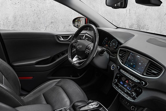 Hyundai IONIQ 15 of 30