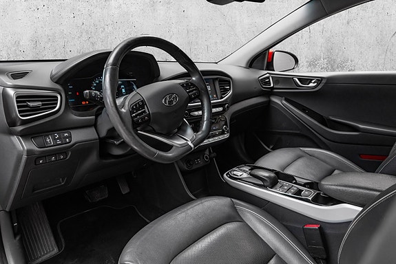 Hyundai IONIQ 11 of 30
