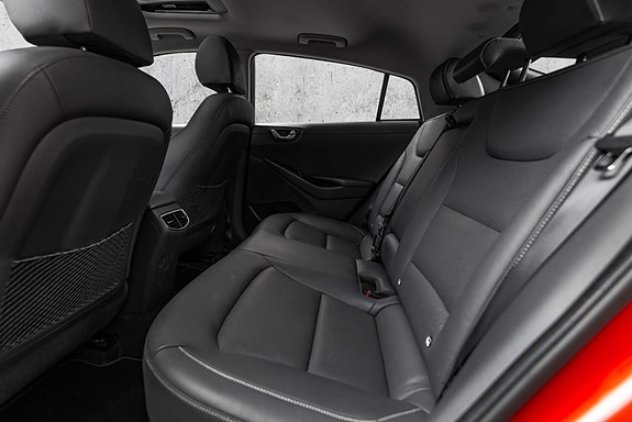 Hyundai IONIQ 13 of 30