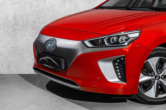 Hyundai IONIQ 2 of 30