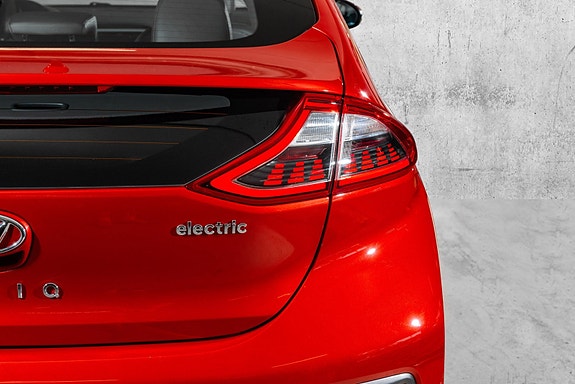 Hyundai IONIQ 8 of 30