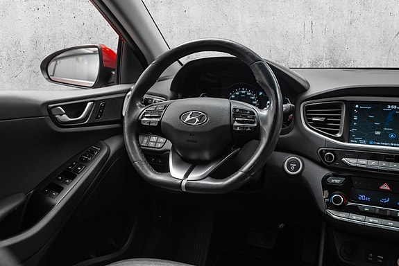 Hyundai IONIQ 16 of 30