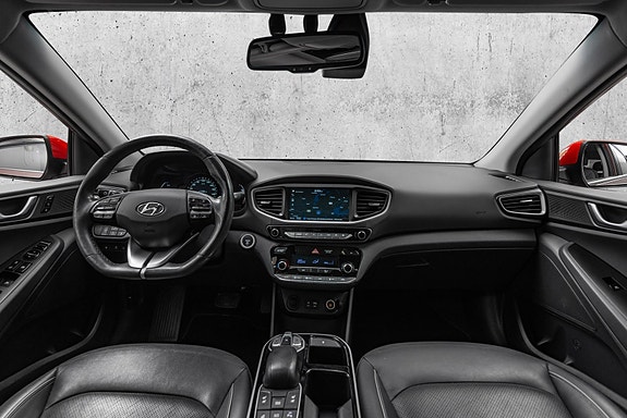 Hyundai IONIQ 10 of 30