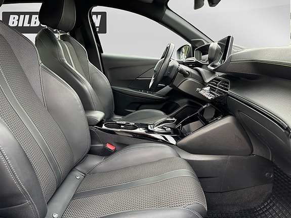 Peugeot 208 12 of 19