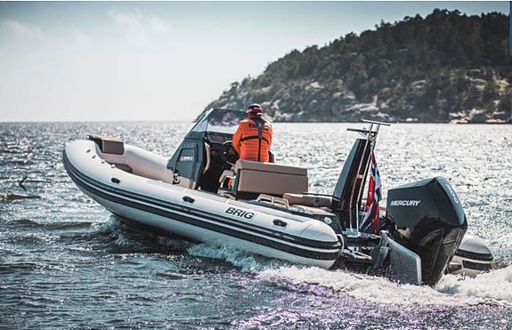 Brig Eagle 8 - Mercury 300 V8 27 of 30