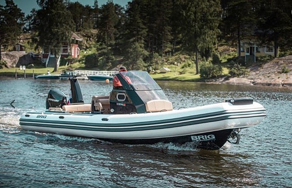 Brig Eagle 8 - Mercury 300 V8 26 of 30