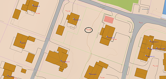 Tomta er skilt ut mellom Skolegata 14 og 12