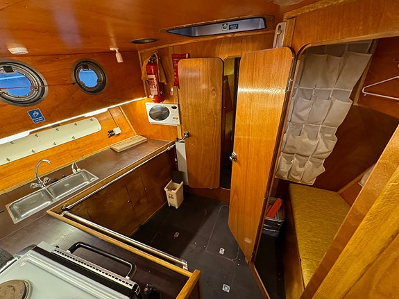 Expedition steel motorsailer 8 of 16