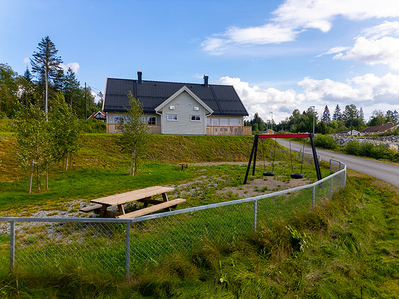 Feltet har flere lekeplasser og friområder.