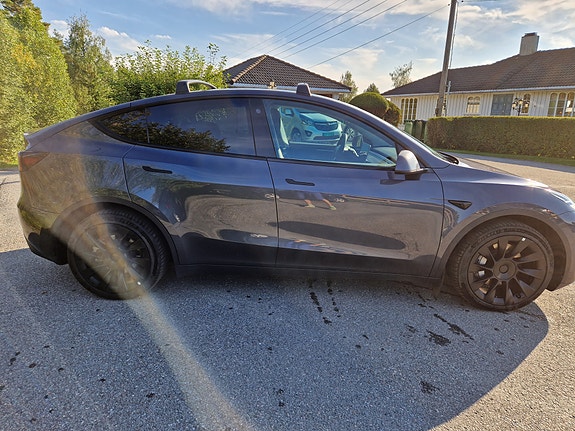 Tesla Model Y 3 of 30