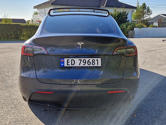 Tesla Model Y 5 of 30