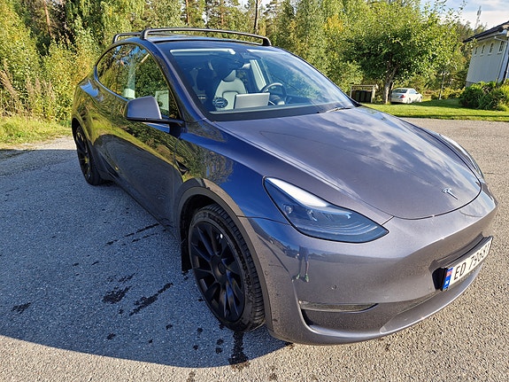Tesla Model Y 2 of 30