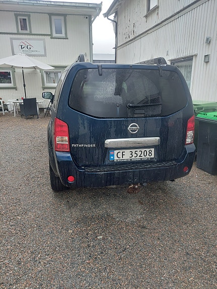 Nissan Pathfinder 2 of 28