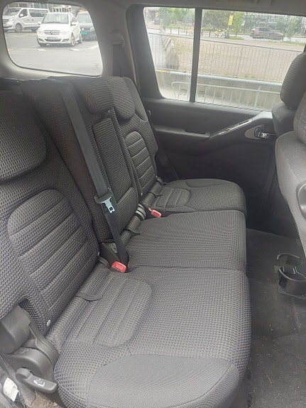Nissan Pathfinder 9 of 28
