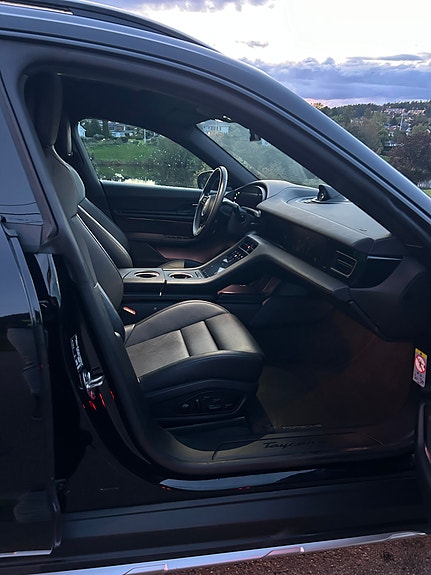 Porsche Taycan 21 of 24