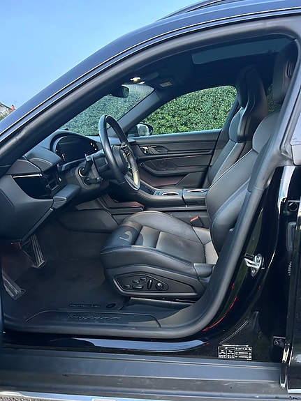 Porsche Taycan 7 of 24