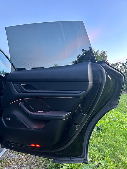 Porsche Taycan 9 of 24