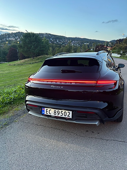 Porsche Taycan 5 of 24
