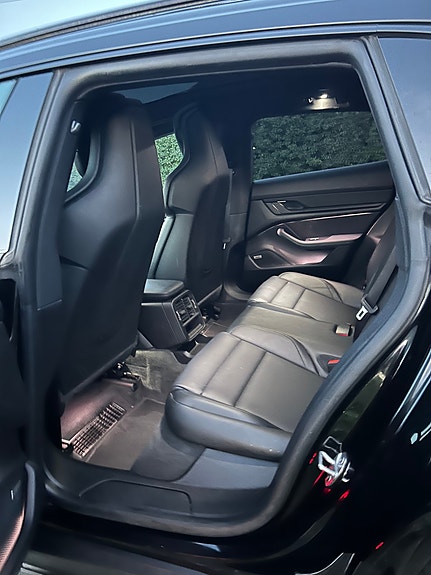 Porsche Taycan 20 of 24