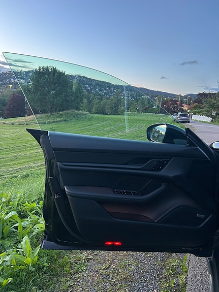 Porsche Taycan 6 of 24