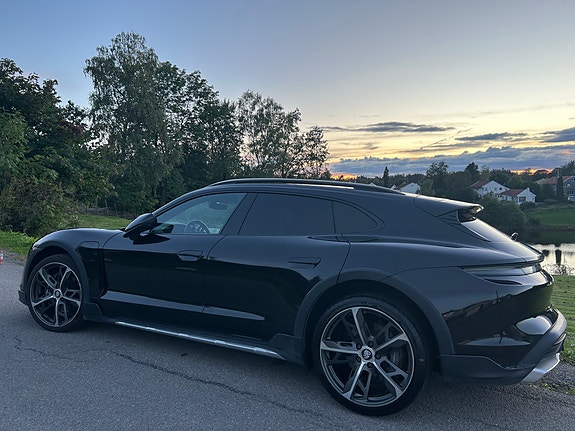 Porsche Taycan 4 of 24