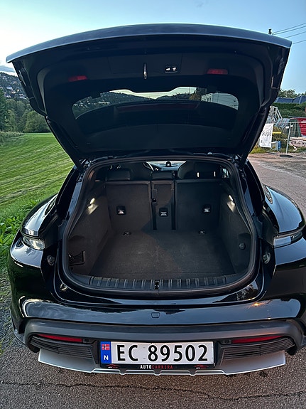 Porsche Taycan 17 of 24
