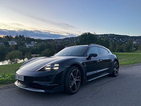 Porsche Taycan 3 of 24