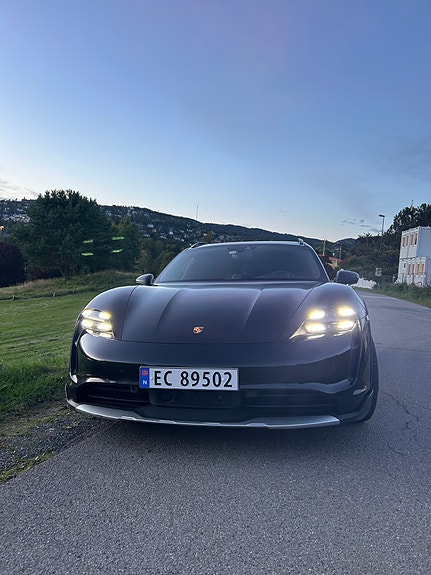 Porsche Taycan 2 of 24