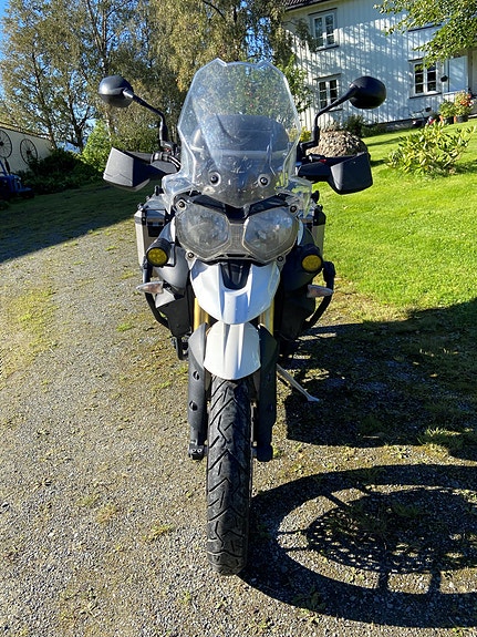 Triumph Tiger 800 3 of 4