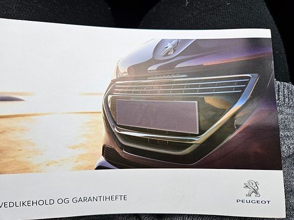 Peugeot 208 19 of 21
