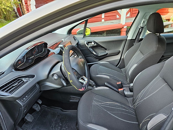 Peugeot 208 6 of 21