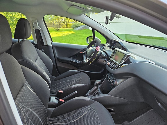 Peugeot 208 7 of 21