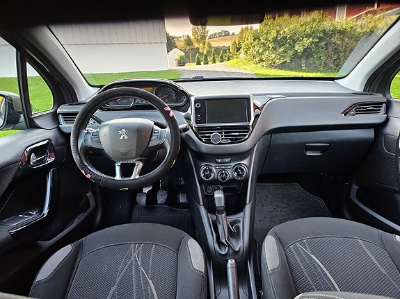 Peugeot 208 8 of 21