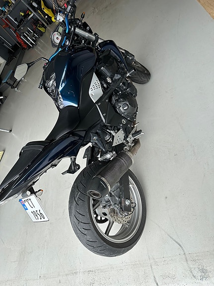 Kawasaki Z750 ABS 2 of 5