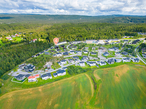 Boligenes beliggenhet i feltet, sett fra vest