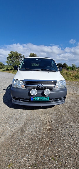 Toyota HiAce 2 of 8