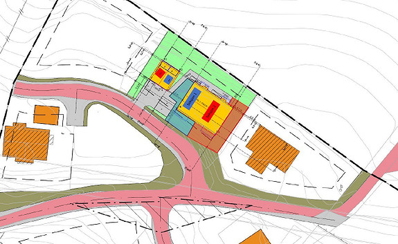 Inndeling av seksjoner og tilhørende carport/sportsbod. Det følger vedtektsfestet bruksrett for uteareal i tilknytning til boenheten (merket rødt).