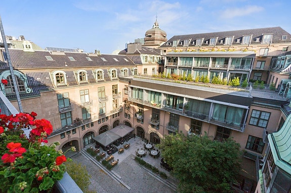 Fasadebilde tatt ovenifra