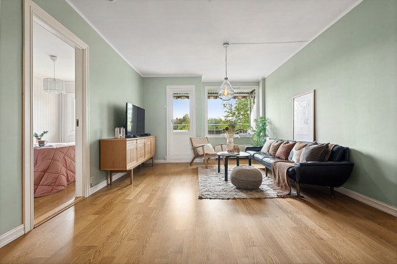 LOKALMEGLER MATS GJERDEN RISA V/DNB EIENDOM KALBAKKEN HAR GLEDEN AV Å PRESENTERE KALBAKKVEIEN 13C.