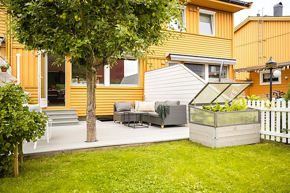Velkommen til et meget lekkert rekkehus med svært familievennlig beliggenhet på Strindheim.