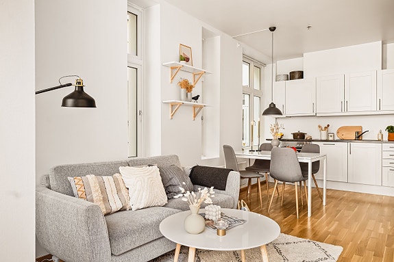 VELKOMMEN TIL HANS TANKS GATE 15.
Lekker bygårdsleilighet med god planløsning og balkong.