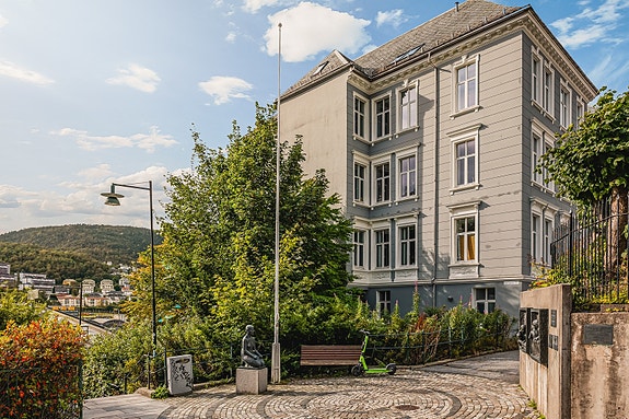 En nydelig beliggenhet med Muséhagen som nærmeste nabo.